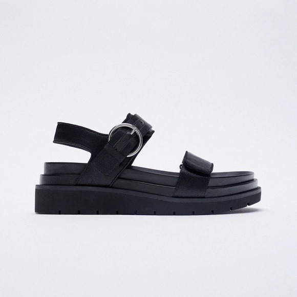 NWT. Zara Flat Black Low Heel Platform Buckled Sandals. Size 8.